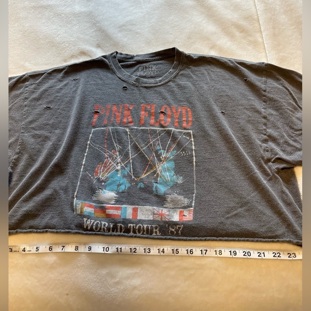 Graphic Cropped Shirt - Picture 5 of 7